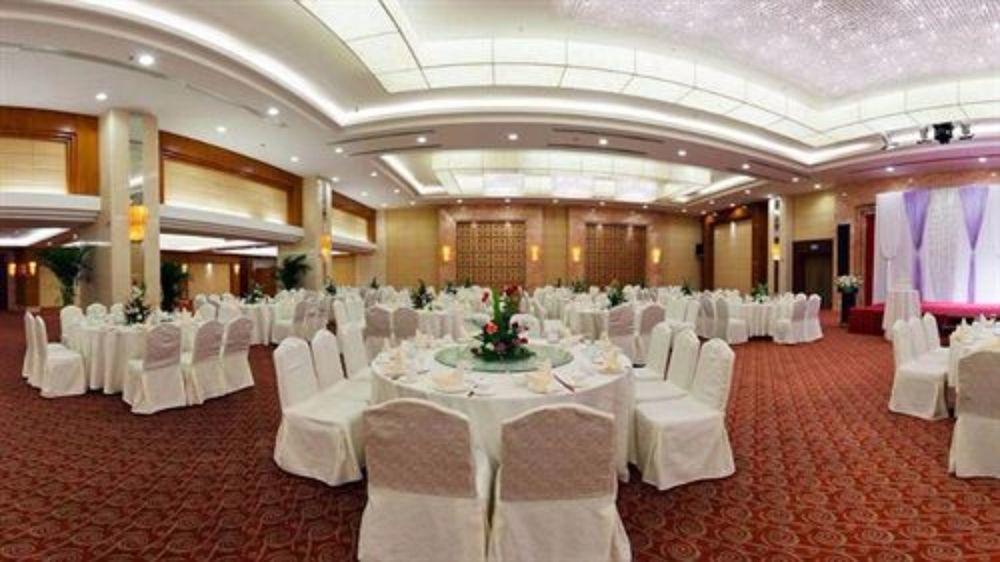 Hotel Equatorial Csingtao Kültér fotó