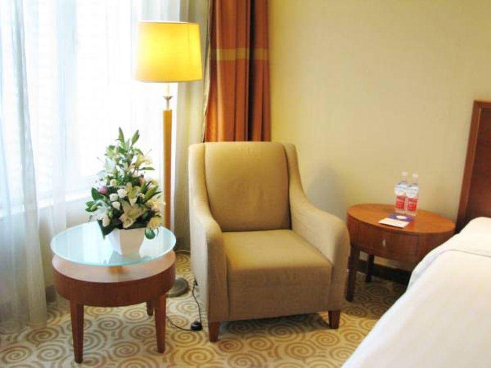 Hotel Equatorial Csingtao Kültér fotó