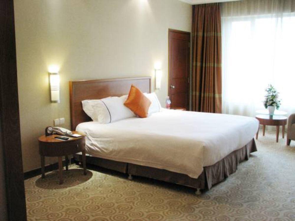Hotel Equatorial Csingtao Kültér fotó
