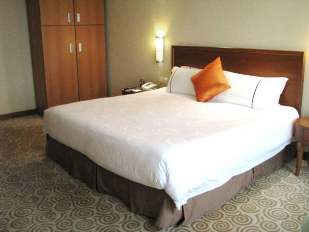Hotel Equatorial Csingtao Kültér fotó
