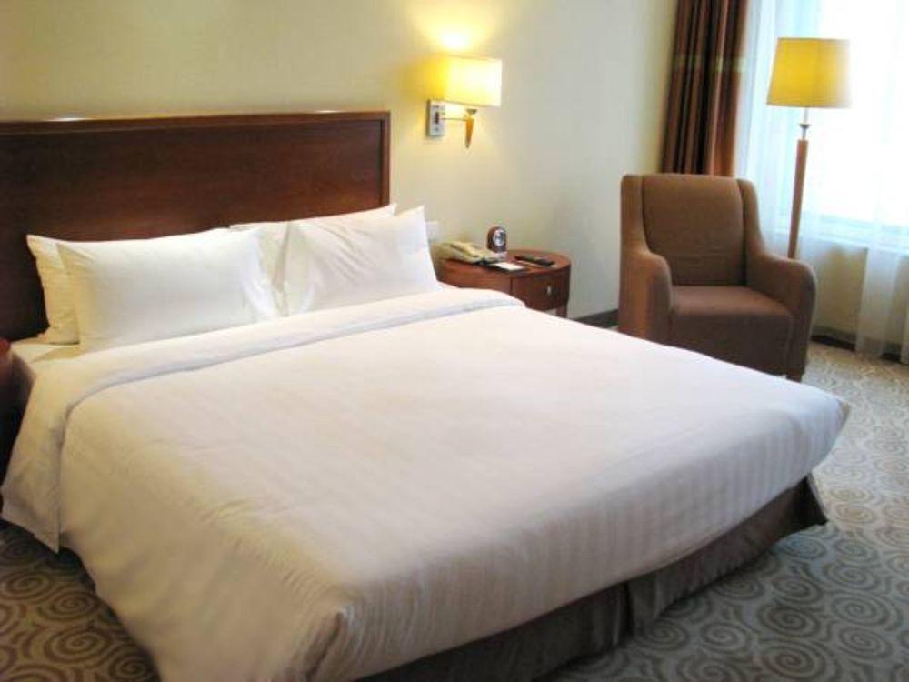 Hotel Equatorial Csingtao Kültér fotó