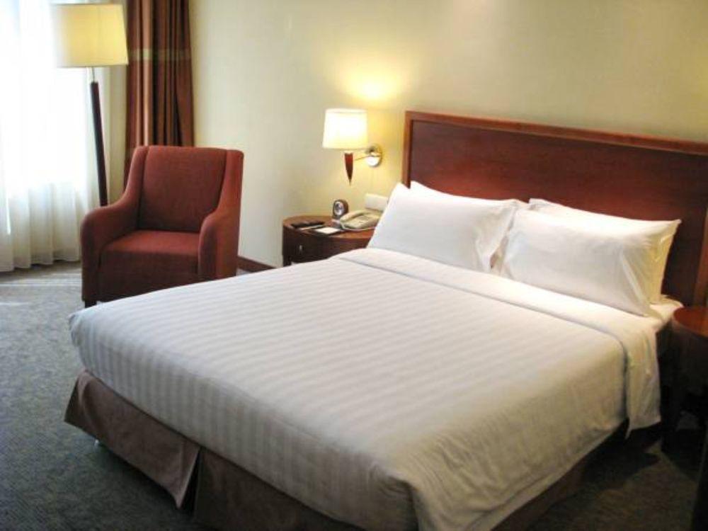 Hotel Equatorial Csingtao Kültér fotó