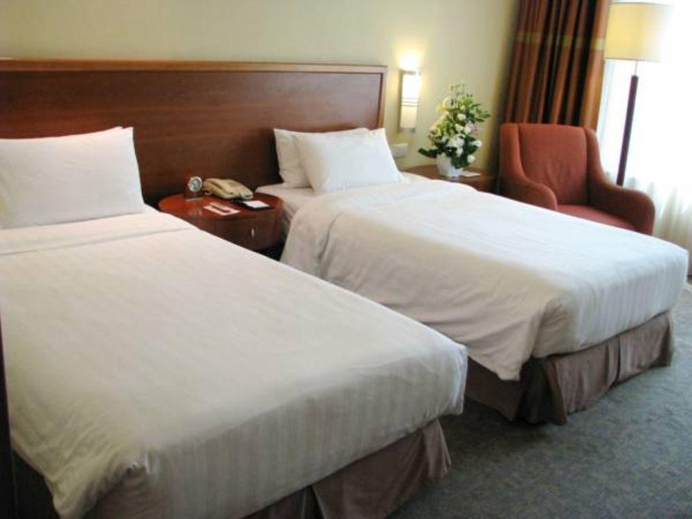 Hotel Equatorial Csingtao Kültér fotó
