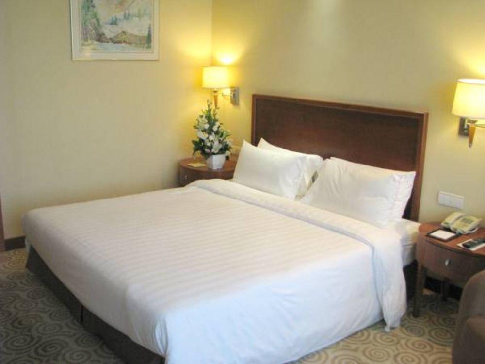 Hotel Equatorial Csingtao Kültér fotó
