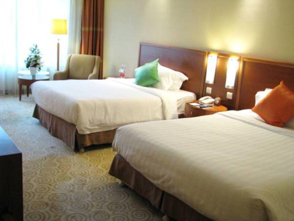 Hotel Equatorial Csingtao Kültér fotó