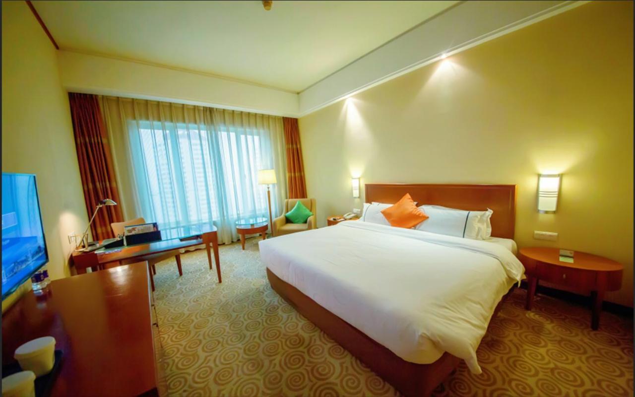 Hotel Equatorial Csingtao Kültér fotó