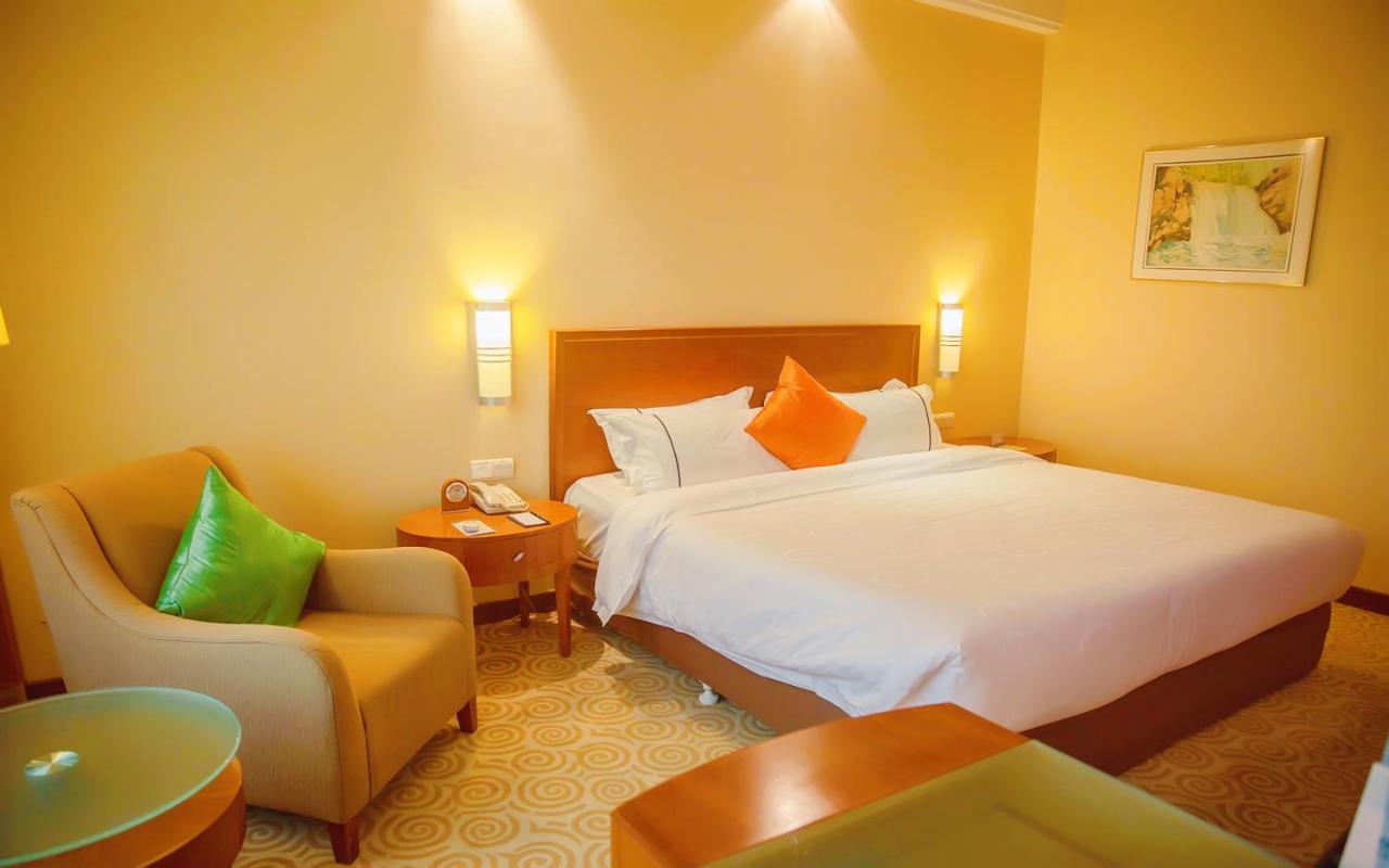 Hotel Equatorial Csingtao Kültér fotó