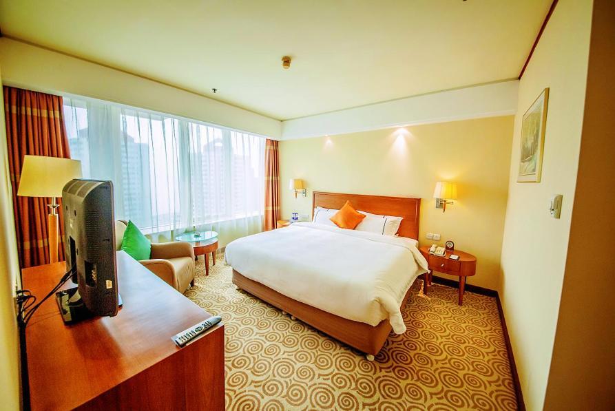 Hotel Equatorial Csingtao Kültér fotó
