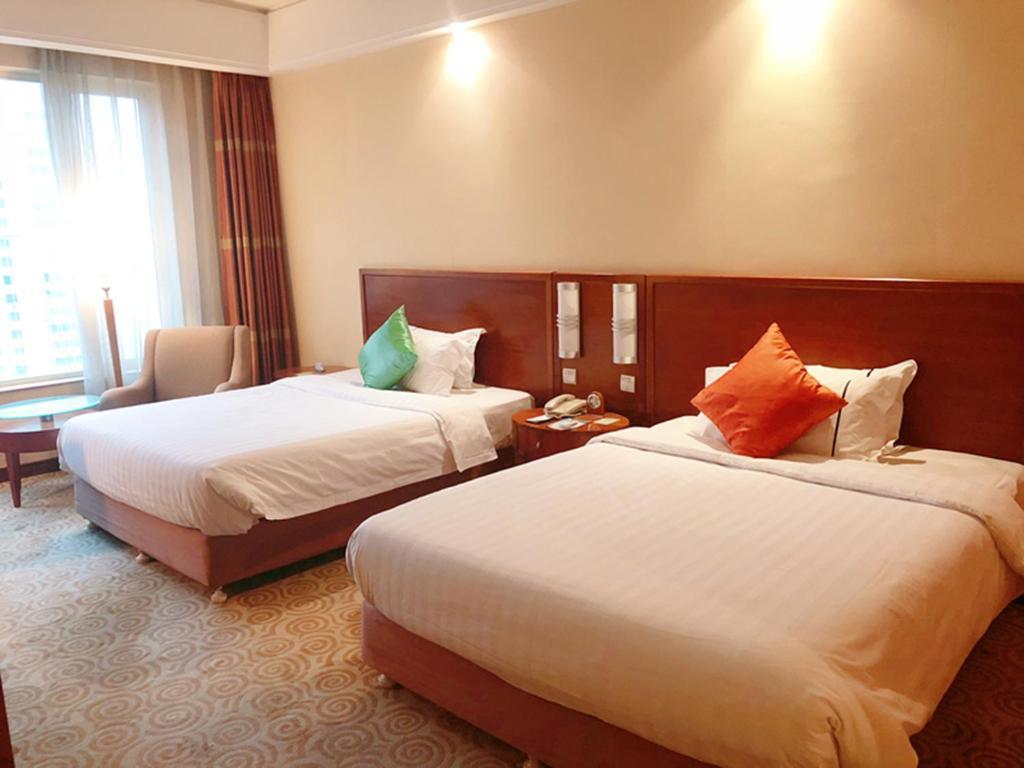 Hotel Equatorial Csingtao Kültér fotó