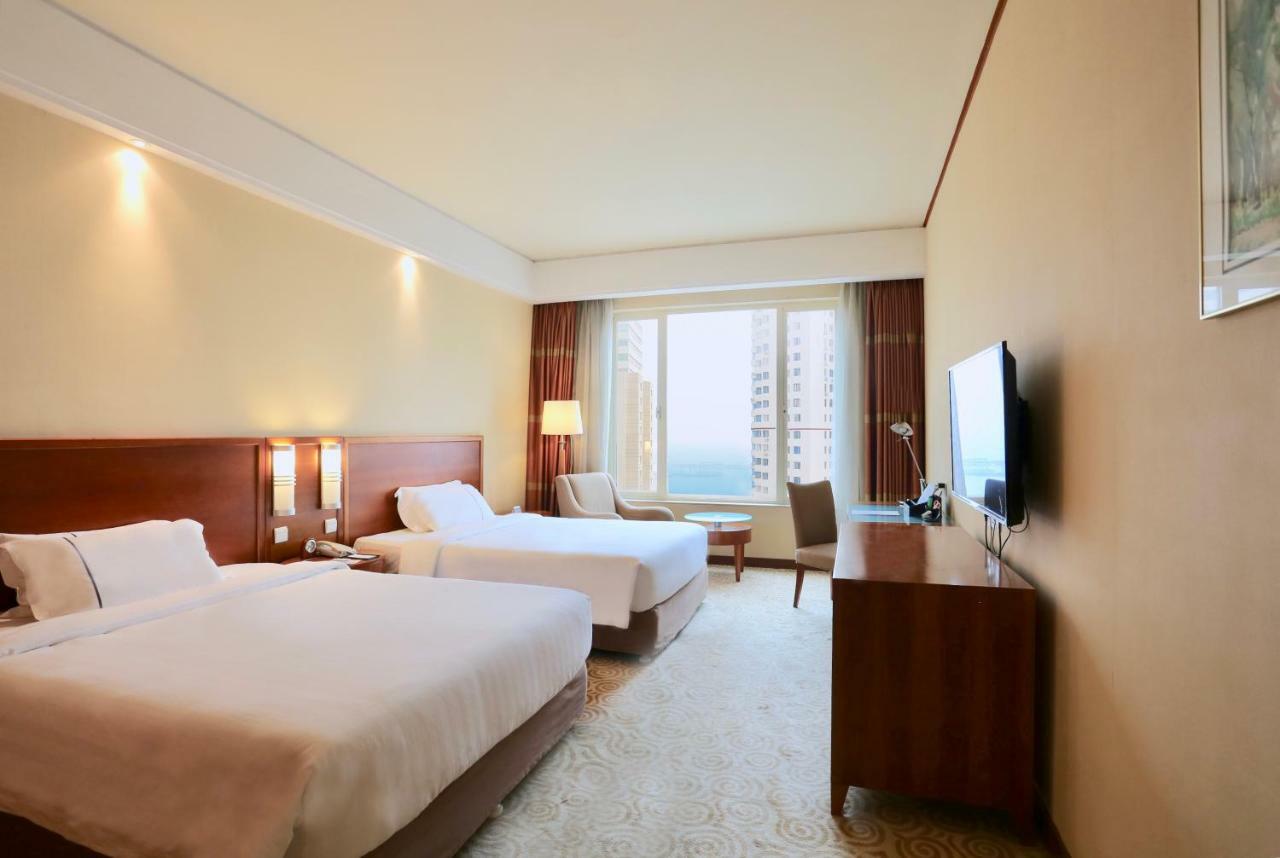 Hotel Equatorial Csingtao Kültér fotó