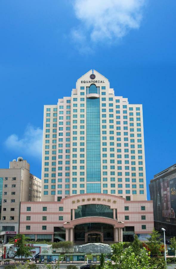 Hotel Equatorial Csingtao Kültér fotó
