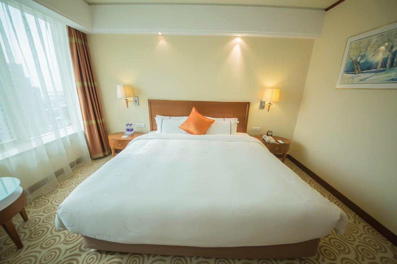 Hotel Equatorial Csingtao Kültér fotó