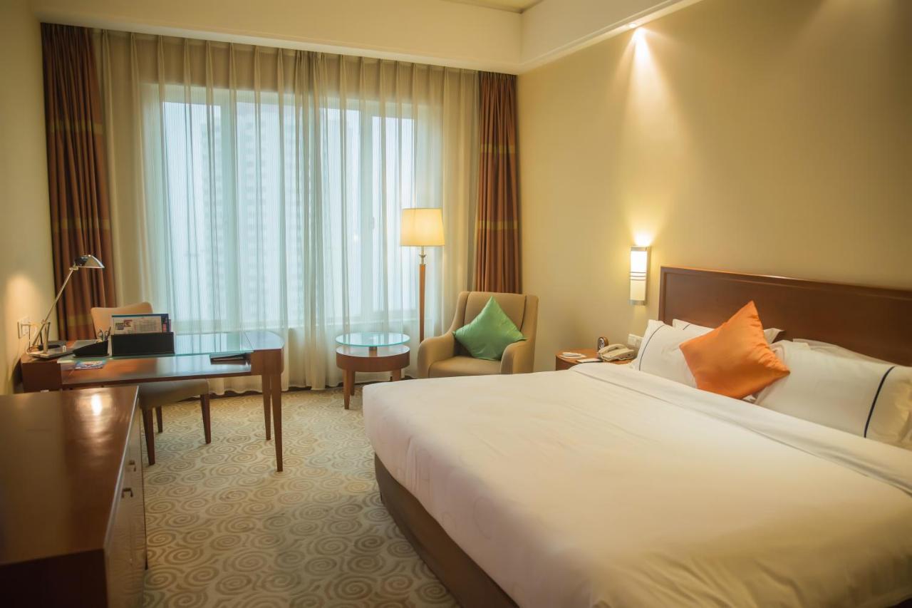 Hotel Equatorial Csingtao Kültér fotó