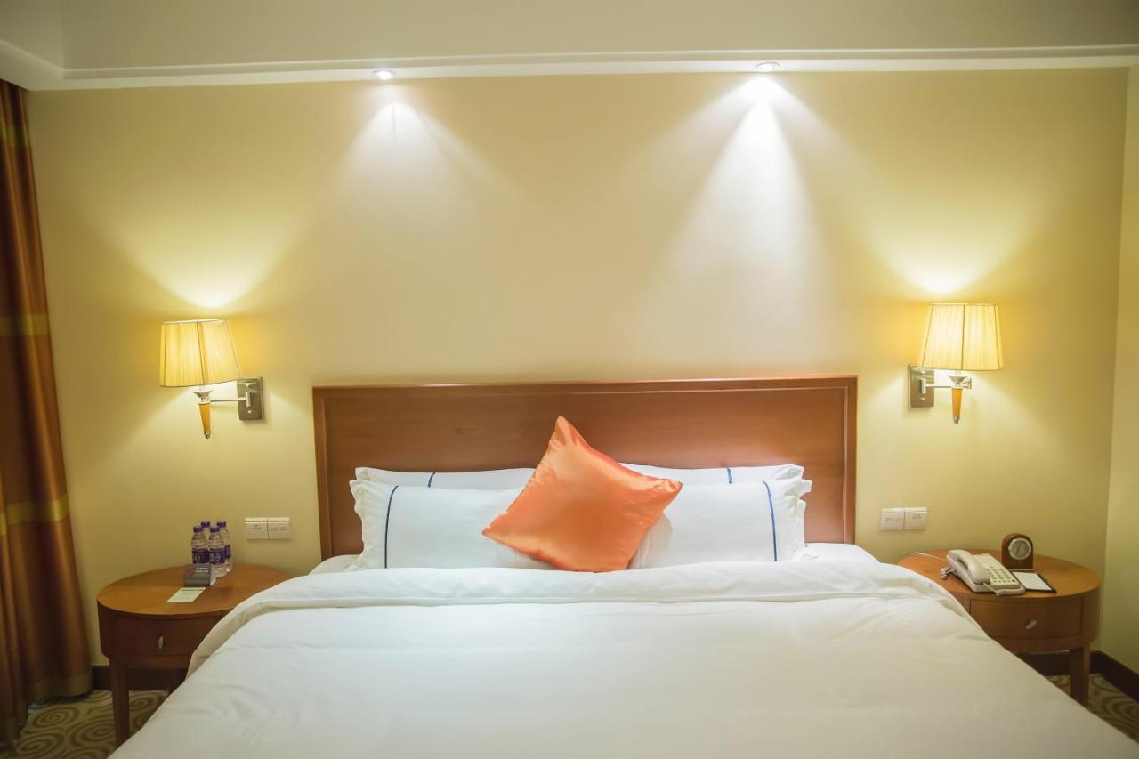Hotel Equatorial Csingtao Kültér fotó